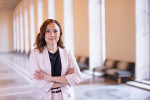 Karoliina Partanen eduskunnan aulatilassa